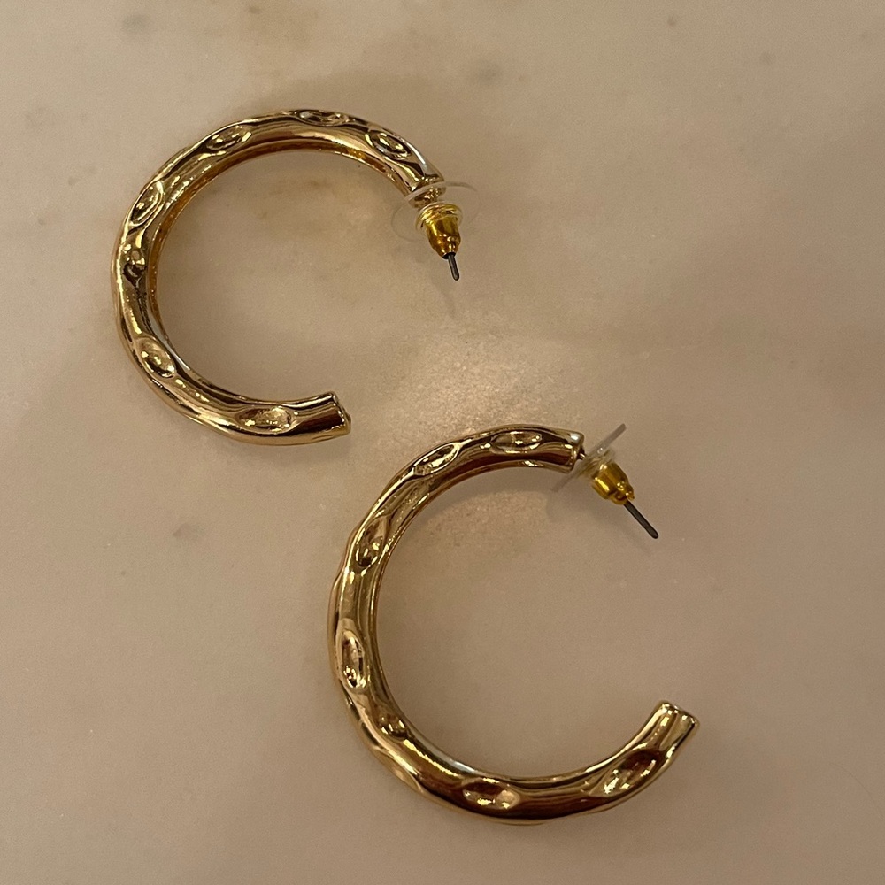 Gold hoops, 1.5” diameter